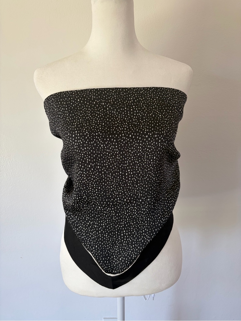 Express Black & White Polka Dot Pattern Tie Back Handkerchief Scarf Bandana‎ Top